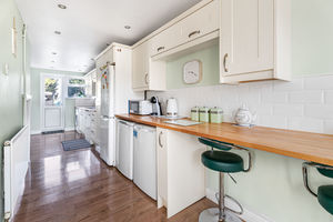 Kitchen/Breakfast- click for photo gallery